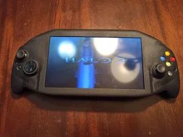 xbox-fan-creates-incredible-handheld-that-plays-all-og-games-natively-1.webp